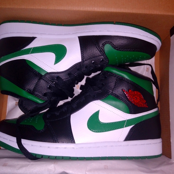 jordan mid green toe